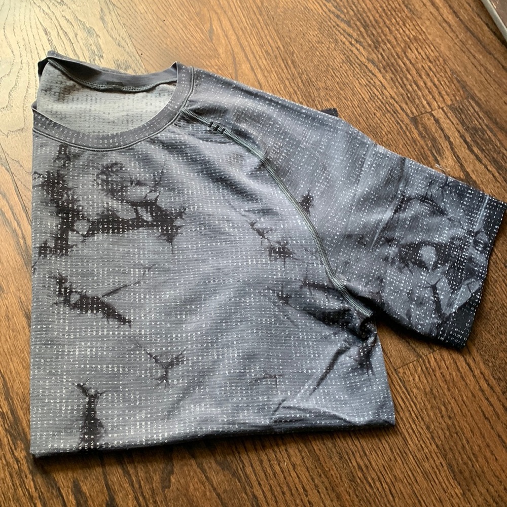 men’s size Large fitness shirt